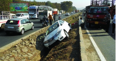 Stire din Actualitate : Carnagiu pe autostradă.  17 persoane au murit  și 35 au fost grav rănite