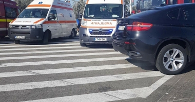 GALERIE FOTO / GRAV ACCIDENT LA NĂVODARI. Microbuzul implicat era arhiplin. "Criminalilor, sper să plătiți!" - 5