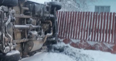 Galerie foto. GRAV ACCIDENT RUTIER. MICROBUZ PLIN CU COPII, RĂSTURNAT. A fost activat planul roșu de intervenție - 2