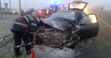 Galerie foto. ACCIDENT RUTIER TERIBIL, DUPĂ CE TREI MAȘINI S-AU CIOCNIT - 2