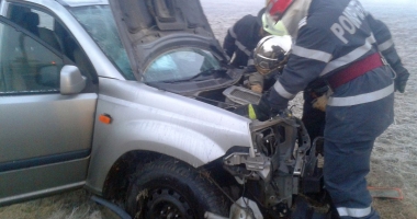 Galerie foto. ACCIDENT RUTIER TERIBIL, DUPĂ CE TREI MAȘINI S-AU CIOCNIT - 3