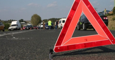Stire din Eveniment : Microbuz cu 49 de călători, implicat într-un accident rutier