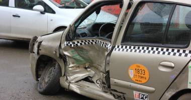 Accident cu patru victime în centrul Constanței. Vinovat, un taximetrist - 4