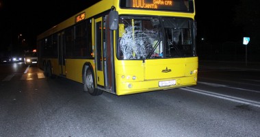 Stire din Eveniment : Bărbat rănit grav de un autobuz pe trecerea de pietoni