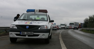 Stire din Eveniment : Polițist în misiune, rănit grav într-un accident rutier