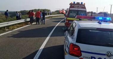 Stire din Eveniment : Cinci persoane, printre care doi tați și fiii lor, și-au pierdut viața într-un accident cumplit”