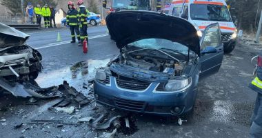 Un mort şi doi răniţi într-un accident produs pe DN 1. Traficul este blocat