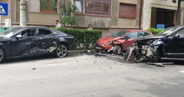 Stire din Eveniment : ACCIDENT RUTIER! Ministrul Transporturilor, de urgență în spital