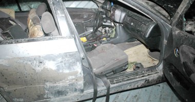 Galerie FOTO. Beat și fără permis, a făcut praf cu BMW-ul o spălătorie - 3