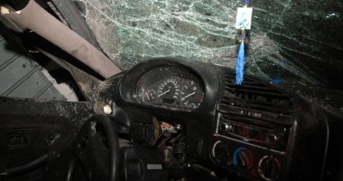 Galerie FOTO. Beat și fără permis, a făcut praf cu BMW-ul o spălătorie - 10