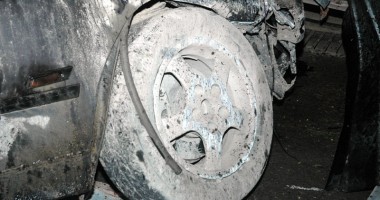 Galerie FOTO. Beat și fără permis, a făcut praf cu BMW-ul o spălătorie - 4