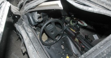 Galerie FOTO. Beat și fără permis, a făcut praf cu BMW-ul o spălătorie - 5