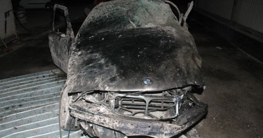 Galerie FOTO. Beat și fără permis, a făcut praf cu BMW-ul o spălătorie - 6