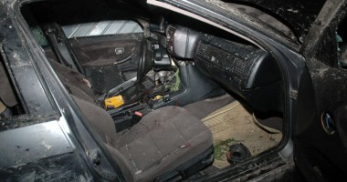 Galerie FOTO. Beat și fără permis, a făcut praf cu BMW-ul o spălătorie - 8