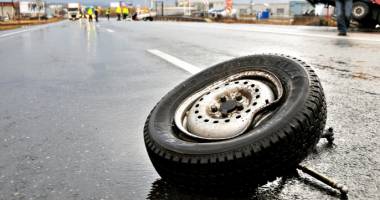 Stire din Eveniment : Accident rutier în lanț la ieșire din Constanța. Trei mașini și o ambulanță, făcute praf
