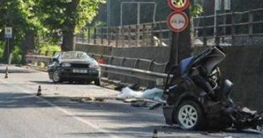 Stire din Actualitate : Un tânăr a murit pe loc într-un accident, după ce mașina i s-a rupt în două