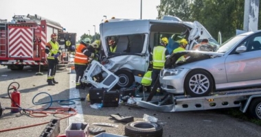 Stire din Actualitate : TRAGEDIE PE ȘOSEA! Microbuz cu români, implicat într-un accident în Belgia