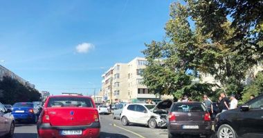 Stire din Eveniment : Accident rutier  la Constanța,  după ce un șofer  nu a oprit la Stop