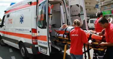 Stire din Eveniment : Șoferiță neatentă, cu mașina în copac