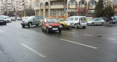 Accident în zona Universității Șaguna / Vezi FOTO - 6