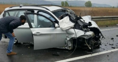 ACCIDENT GRAV. IMPACT VIOLENT ÎNTRE TREI MAȘINI. O PERSOANĂ A MURIT - 1