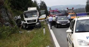 Stire din Eveniment : Imagini șocante! Prim-procuror român și familia sa, MORȚI în urma unui accident rutier