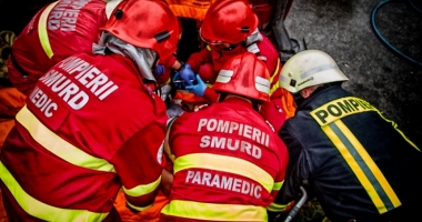 Stire din Eveniment : INCONȘTIENȚĂ LA VOLAN. Un începător a băgat trei oameni în spital