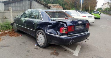 Doamnă, rujată, pupat airbag de Audi! Poliția caută o șoferiță care a fugit de la locul accidentului - 2