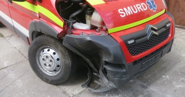 Doamnă, rujată, pupat airbag de Audi! Poliția caută o șoferiță care a fugit de la locul accidentului - 5