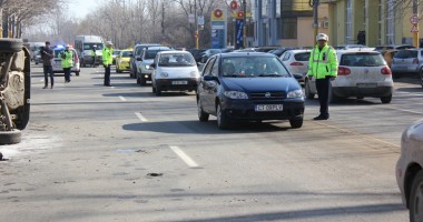 IMAGINI SPECTACULOASE / Accidentul groaznic de pe Soveja a băgat trei tineri în spital - 2