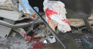 IMAGINI SPECTACULOASE / Accidentul groaznic de pe Soveja a băgat trei tineri în spital - 4