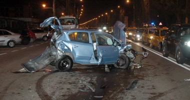 Galerie FOTO. Accident spectaculos în stațiunea Mamaia. Patru mașini implicate, cinci victime - 3