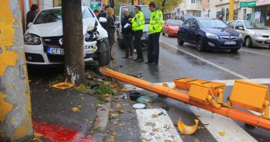 Galerie FOTO. Accident rutier grav: "Baie de sânge" pe strada Mircea cel Bătrân - 2