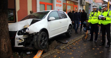 Galerie FOTO. Accident rutier grav: "Baie de sânge" pe strada Mircea cel Bătrân - 4