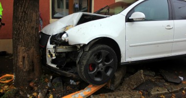 Galerie FOTO. Accident rutier grav: "Baie de sânge" pe strada Mircea cel Bătrân - 5