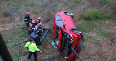 Imagini dramatice! Accident grav pe strada Traian. A plonjat cu Honda într-o râpă! - 3