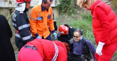 Imagini dramatice! Accident grav pe strada Traian. A plonjat cu Honda într-o râpă! - 5