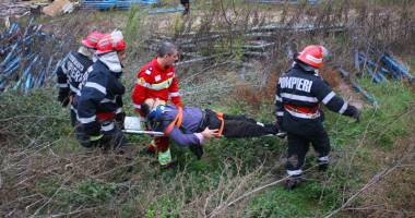 Imagini dramatice! Accident grav pe strada Traian. A plonjat cu Honda într-o râpă! - 10