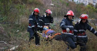 Imagini dramatice! Accident grav pe strada Traian. A plonjat cu Honda într-o râpă! - 11