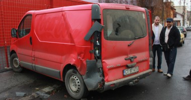 ACCIDENT ÎN CENTRUL CONSTANȚEI / O ambulanță a făcut prăpăd în intersecție. Patru mașini avariate - 4