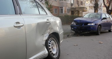 Stire din Eveniment : Șase mașini avariate într-un accident produs pe strada Dezrobirii
