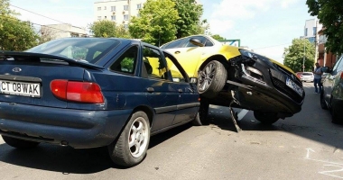 Galerie foto. GRAV ACCIDENT RUTIER PE BULEVARDUL MAMAIA. TREI MAȘINI, FĂCUTE PRAF! - 2