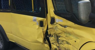 Accident teribil: un motociclist fără permis a intrat în plin într-un microbuz! - 2