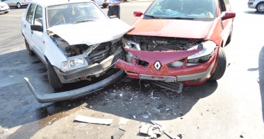 Vezi aici mai multe imagini de la accidentul de astăzi de pe Bd. Tomis - 5