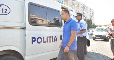 Vezi aici mai multe imagini de la accidentul de astăzi de pe Bd. Tomis - 8