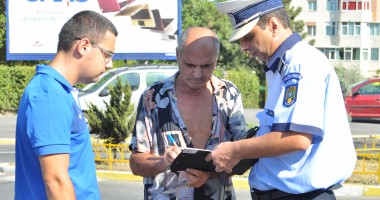 Vezi aici mai multe imagini de la accidentul de astăzi de pe Bd. Tomis - 11