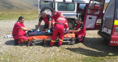 Stire din Eveniment : Salvamontiștii din Bușteni au găsit teafără o femeie dispărută joi seara în Munții Bucegi