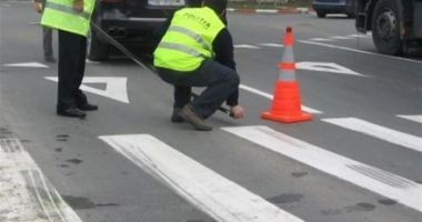 Stire din Eveniment : O fetiţă de doi ani și bunica sa au fost spulberate pe trecerea de pietoni