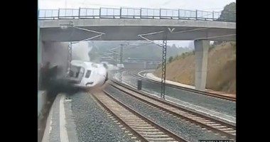 Stire din Actualitate : Galerie FOTO și VIDEO / Catastrofă feroviară în Spania. Cel puțin 77 de morți și peste 140 de răniți