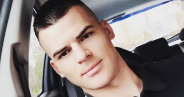 Stire din Eveniment : Durere fără margini! Mesaje pentru tânărul mort în accident la Valu lui Traian